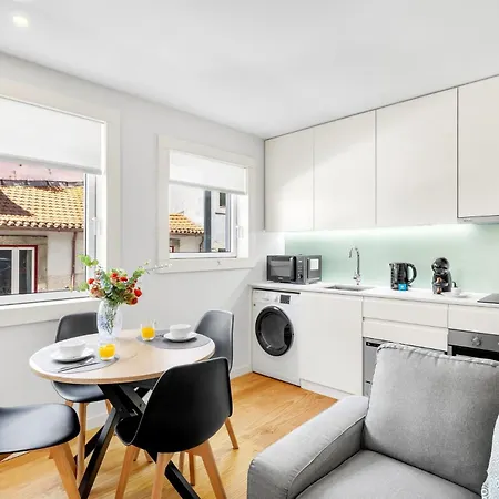 Break For Two In Appartement