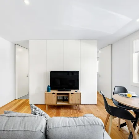 Break For Two In Appartement