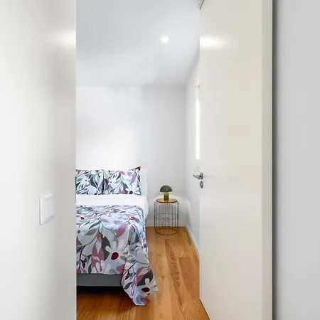 Break For Two In Appartement Oporto