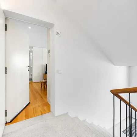 Break For Two In Appartement Oporto